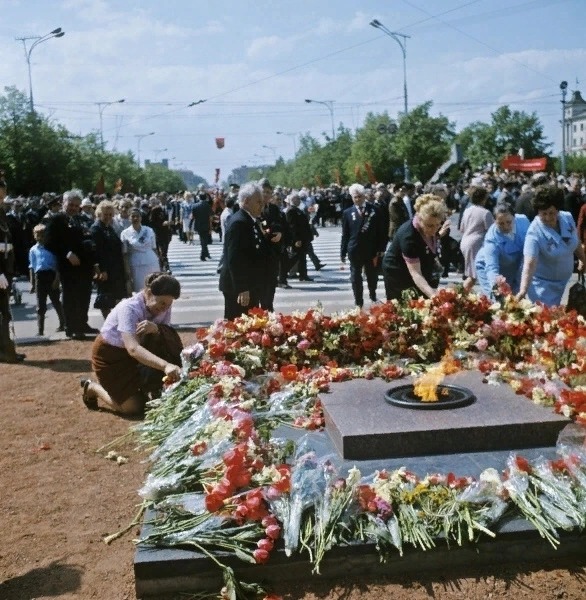 Счастливая мирная жизнь в любимом городе Минске